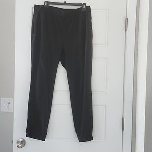 Banana Republic zipper pockets! Soft joggers size Large, barely worn.